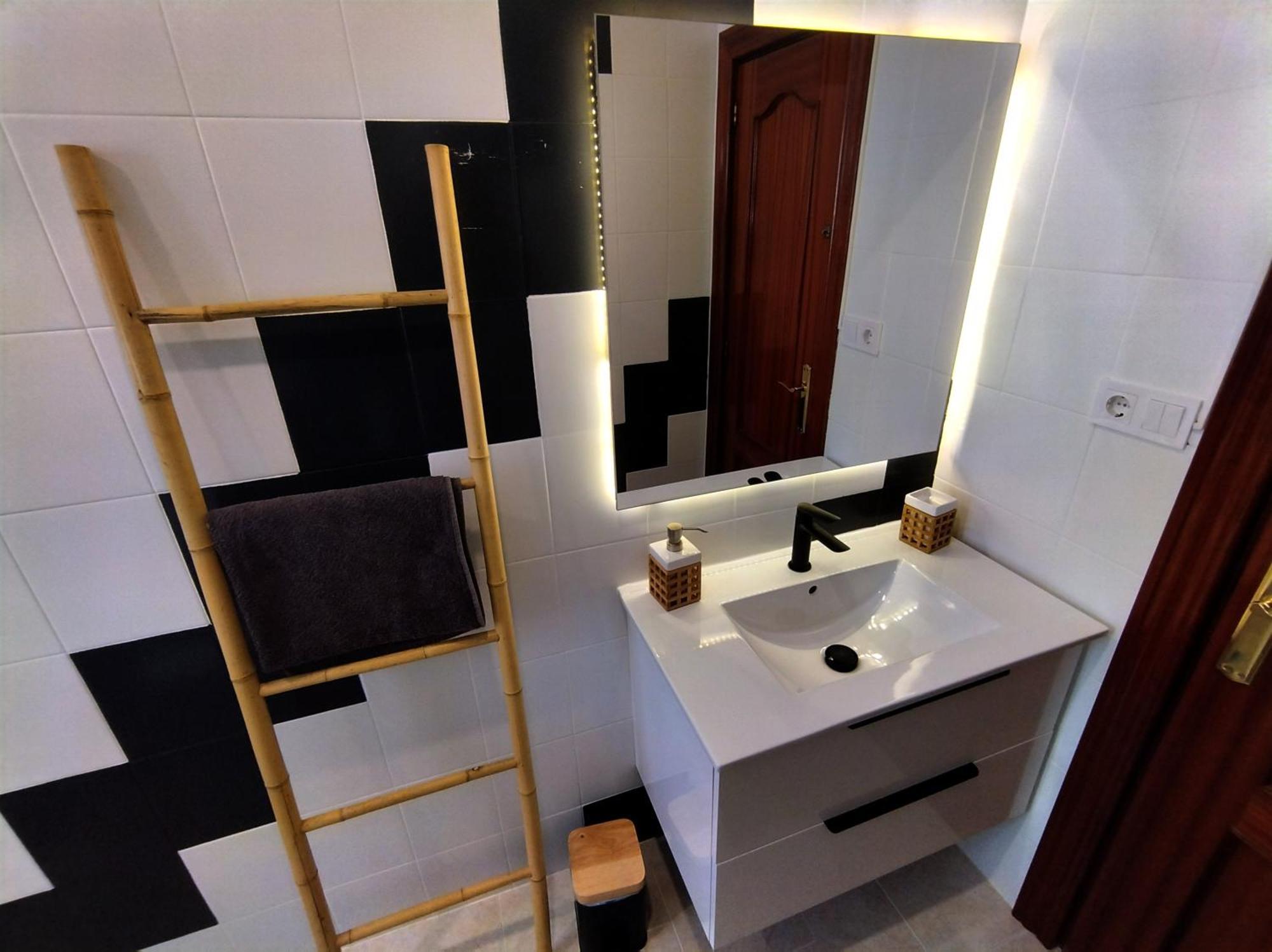 Habitaciones En Apartamento Compartido W Host Аліканте Екстер'єр фото